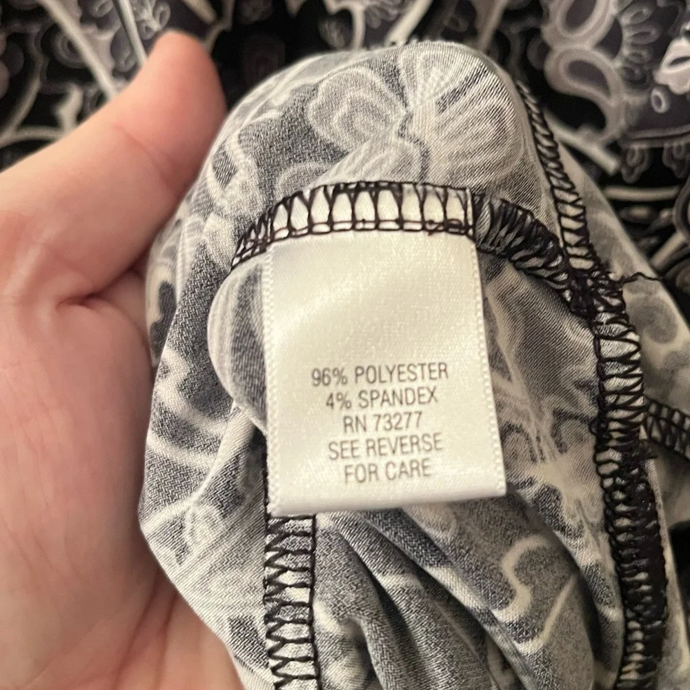 3X Apt. 9 Black and Gray Paisley Patterned Top - Picture 6 of 7